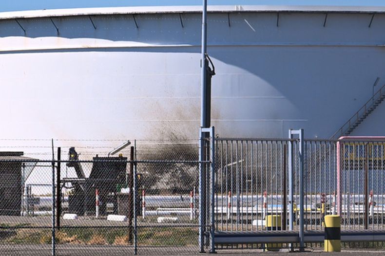 La refinería en Róterdam, Holanda, donde ocurrió la explosión, el 13 de agosto del 2026. (AP foto/Mouneb Taim)