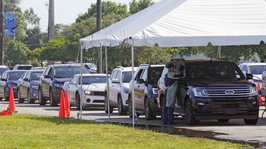 casos de covid-19 en florida aumentan 50% en una semana