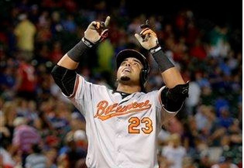 Los Marineros y el dominicano Nelson Cruz firmaron un contrato por cuatro temporadas que incorpora un bateador derecho de poder a la alineación de Seattle.