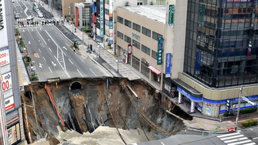 japon, record: un enorme agujero en medio de una ciudad fue reparado en 48 horas