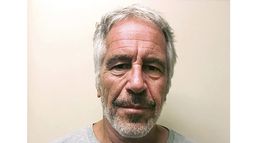 ARCHIVO - En la imagen, proporcionada por el Registro de Delincuentes Sexuales del Estado de Nueva York, se muestra a Jeffrey Epstein, el 28 de marzo de 2017. (Registro de Delincuentes Sexuales del Estado de Nueva York vía AP, Archivo)