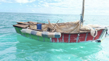 llegan otros 53 balseros cubanos a los cayos; repatrian a 273