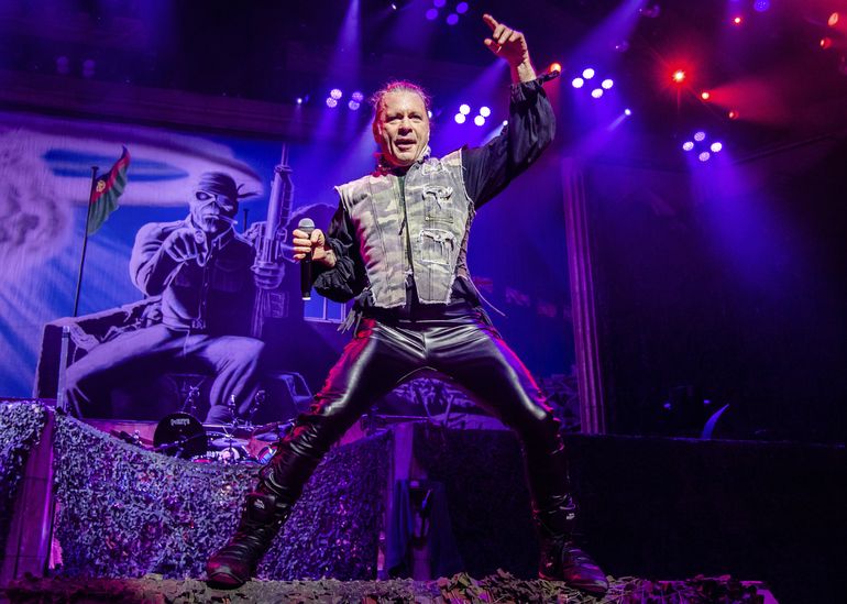 Líder de Iron Maiden se embarca en gira de palabra hablada