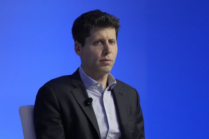 ARCHIVO - El director general de OpenAI, Sam Altman, participa en la conversación durante una cumbre de ejecutivos celebrada en paralelo al Foro de Cooperación Asia-Pacífico el 16 de noviembre de 2023 en San Francisco. (AP Foto/Eric Risberg, Archivo)