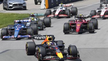 Verstappen resiste presión de Sainz y gana en Canadá
