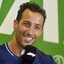 El piloto australiano Daniel Ricciardo, de AlphaTauri, habla en una conferencia de prensa en Budapest, el jueves 20 de julio de 2023 (AP Foto/Denes Erdos)