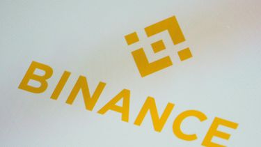 El logo de Binance en la pantalla de un smartphone, el 28 de febrero de 2023, en Marple Township, Pensilvania. (AP Foto/Matt Slocum, Archivo)