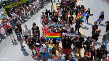 miami beach reclama igualdad en el desfile del orgullo gay