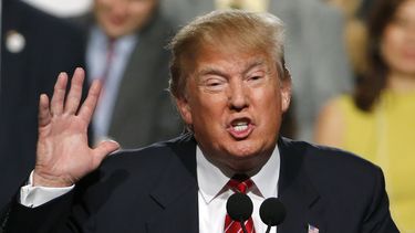 trump calcula fortuna personal en 10.000 millones de dolares