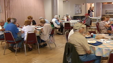 podrian cerrar varios comedores para ancianos