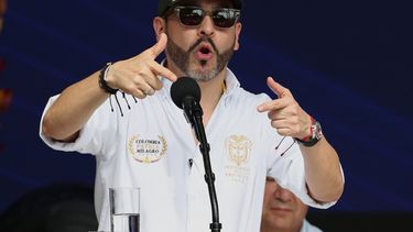 El presidente de Colombia, Abelardo de la Espriella, habla durante un evento para entregar nuevas viviendas a las víctimas de un terremoto en Buenaventura, Colombia, el martes 15 de septiembre de 2026. (Foto AP/Santiago Saldarriaga)