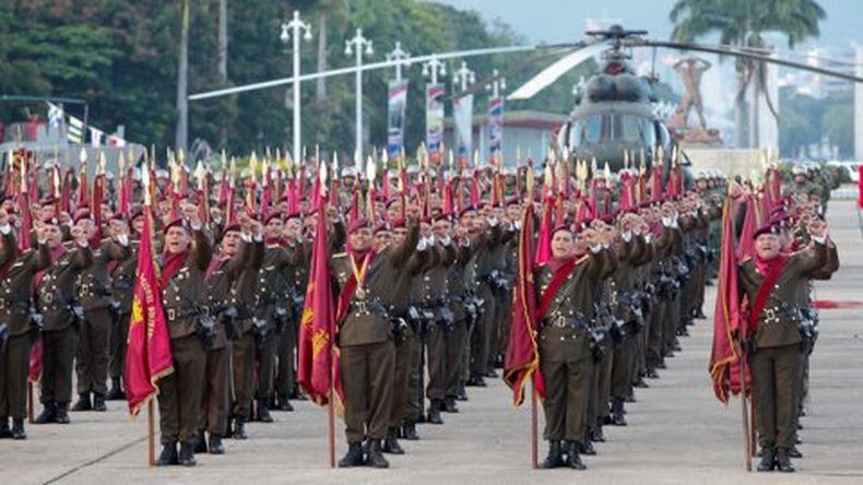 El régimen de Nicolás Maduro anuncia la compra de más equipos militares para frenar las manifestaciones estudiantiles