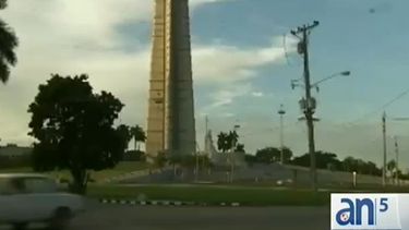 americateve | Legisladores cubanoamericanos están haciéndose oír a nivel nacional. Por un lado, el senador Bob Menéndez asegura que cuba realiza una campaña en su contra. Por el otro, el congresista Mario Diaz-Balart asegura que la Administración Obama quiere suavizar