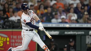 Bregman y los Astros derrotan 2-1 a los Yanquis