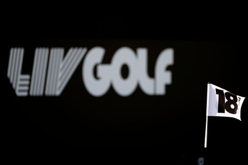 ARCHIVO - Foto del primero de marzo del 2024, el hoyo 18 en la primera ronda de LIV Golf Jeddah en el Royal Greens Golf & Country Club. (Matthew Harris/LIV Golf via AP, Archivo)