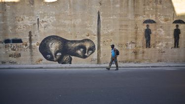 Artista cubano le pone diversidad a los muros de La Habana