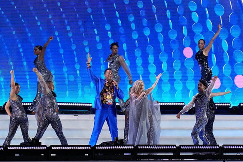 Jandy Ventura y Miriam Cruz cantan en la ceremonia inaugural de los Juegos Centroamericanos y del Caribe, el viernes 24 de julio de 2026 en Santo Domingo (AP Foto/Fernando Vergara)