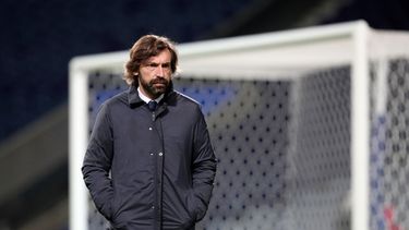 ARCHIVO - El técnico de Juventus Andrea Pirlo previo al partido contra FC Porto en la Liga de Campeones, el 17 de febrero de 2021, en Oporto. (AP Foto/Luis Vieira)