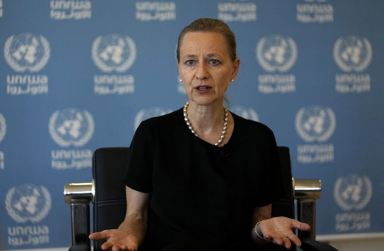 Dorothee Klaus, directora de la Agencia de Naciones Unidas para los Refugiados de Palestina en Oriente Próximo (UNRWA por sus siglas en inglés), habla en entrevista con Associated Press en Beirut, Líbano, viernes 4 de agosto de 2023. (AP Foto/Hussein Malla)
