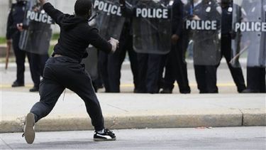 presentan cargos contra 6 policias involucrados en la muerte de freddie gray
