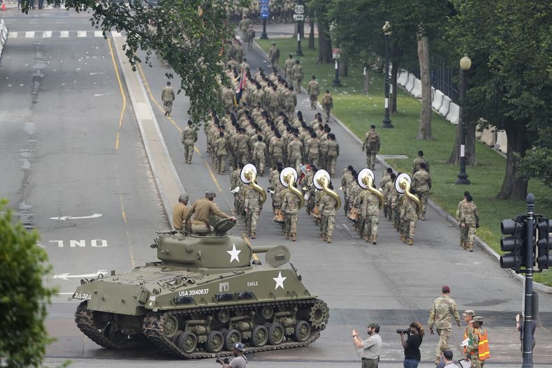 Desfile militar conmemorativo del 250mo aniversario del Ejército, que coincide con el 79no cumpleaños del presidente de EEUU, Donald Trump, el sábado 14 de junio de 2025, en Washington. (AP Foto/Stephanie Scarbrough)