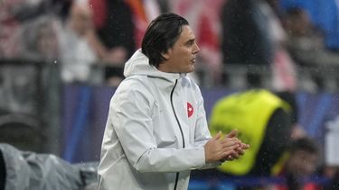 El seleccionador de Turquía, el italiano Vincenzo Montella da instrucciones durante el juego ante Georgia en el Grupo F de la Eurocopa el martes 18 de junio del 2024. (AP Foto/Alessandra Tarantino)