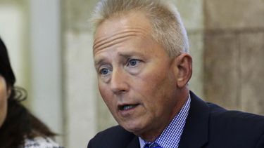 fuente ap: legislador van drew planea hacerse republicano