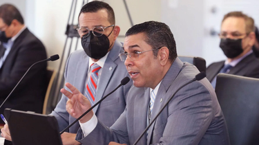 alto el costo de no reestructurar la deuda de la autoridad de energia electrica
