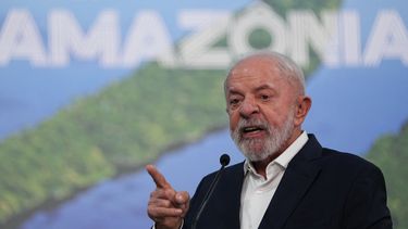 El presidente brasileño Luiz Inácio Lula da Silva habla durante una conferencia de prensa en la Cumbre del Clima COP30 de la ONU, el miércoles 19 de noviembre de 2025, en Belém, Brasil. (AP Foto/Andre Penner)