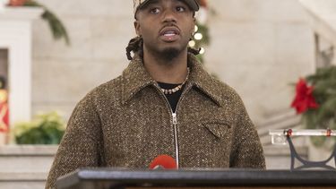ARCHIVO - Metro Boomin recibe la llave de la ciudad de St. Louis, el 14 de diciembre de 2023, en St. Louis. (Foto AP/Michael Thomas, archivo)