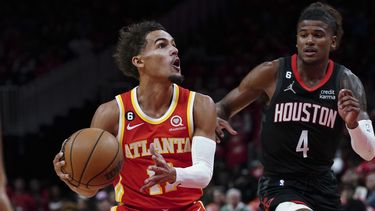 Murray y Young guían a Hawks a triunfo ante Rockets