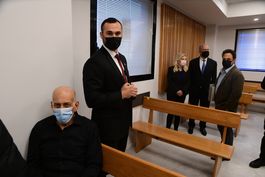 ex primeros ministros de israel se enfrentan en la corte
