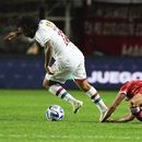 Luciano Sánchez, de Argentinos Juniors, se lesiona en una jugada con Marcelo, de Fluminense, durante el partido de la Copa Libertadores, disputado el martes 1 de agosto de 2023. (AP Foto/Iván Fernández)