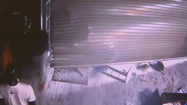 captan en video asalto a tienda de ropa en el noroeste de miami