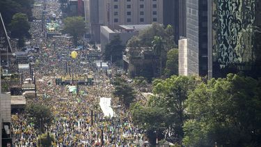 multitudinarias marchas en la mayoria de los estados de brasil contra dilma rousseff