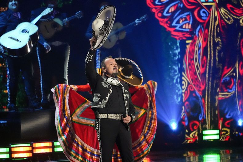Pepe Aguilar interpreta El chihualteco y El fuereño durante los Latin Grammy 2025 el jueves 13 de noviembre de 2025 en el MGM Grand de Las Vegas. (Foto AP/Chris Pizzello)