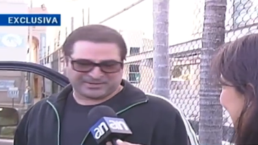 americateve | El joyero Felipito, que salpicó a prominentes políticos en un escándalo de corrupción, sale de la cárcel y regresa a la ciudad donde estafó a decenas de personas.