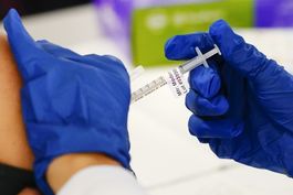 Corte revive caso de vacunación de empleados federales