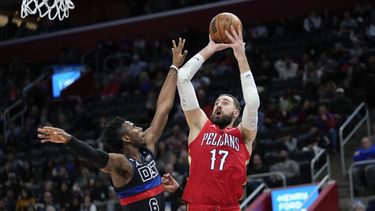 Pelicans ganan 116-110 a Pistons; Valanciunas anota 33