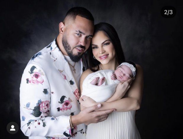 La cantante Natti Natasha y el productor Rafael Raphy Pina