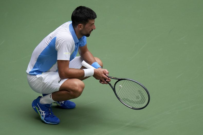 El tenista serbio Novak Djokovic durante un partido contra el estadounidense Taylor Fritz en los cuartos de final del Abierto de Estados Unidos, el martes 5 de septiembre de 2023, en Nueva York. (AP Foto/Manu Fernández)