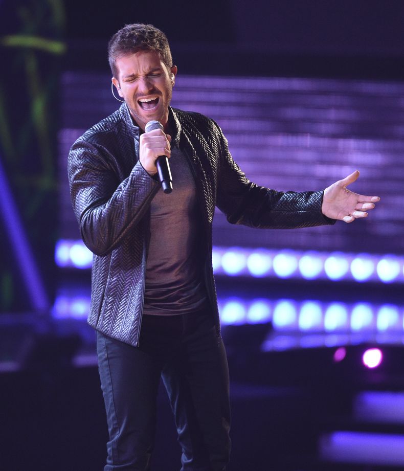 ARCHIVO - Pablo Alborán interpreta No vaya a ser en los Latin Grammy el 15 de noviembre de 2018, en Las Vegas. Alborán, quien está nominado, se presentará en los Latin Grammy el 16 de noviembre de 2023. (Foto Chris Pizzello/Invision/AP, archivo)