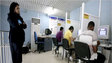 americateve | Al gobierno cubano le interesan mucho los dólares de los exiliados pero le aterroriza que la población acceda libremente a la información