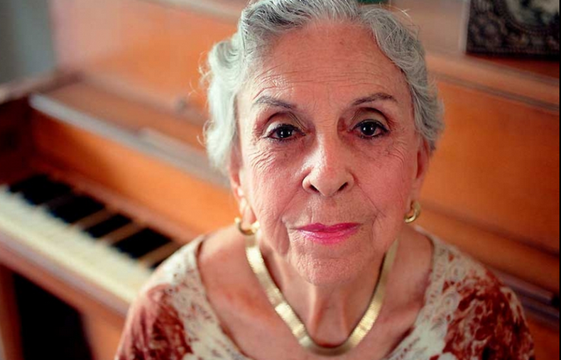 A la edad de 100 años falleció este sábado en La Habana  Esther Borja, una institución de la canción en Cuba.