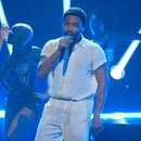 ARCHIVO - Donald Glover se presenta durante los Premios BET el domingo 30 de junio de 2024 en el Teatro Peacock de Los Ángeles. (Foto AP/Chris Pizzello, archivo)
