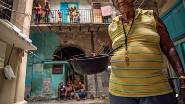 decrece la poblacion en cuba: mas muertos y emigrados que nacimientos