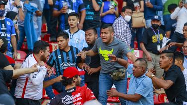 Batalla campal de hinchas en México deja 23 hospitalizados