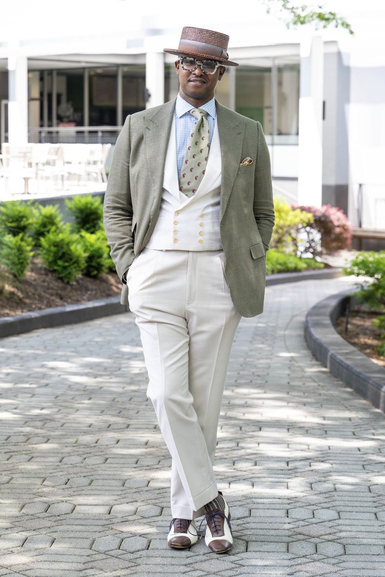 El asesor de estilo, Michael Andrew, posa para un retrato el viernes 2 de mayo de 2025 en Atlanta. (Foto Paul R. Giunta/Invision/AP)