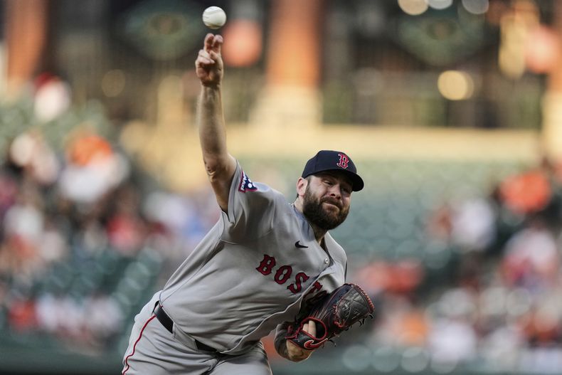 Lucas Giolito, de los Medias Rojas de Boston, hace un pitcheo en el juego ante los Orioles de Baltimore, el martes 26 de agosto de 2025 (AP Foto/Stephanie Scarbrough)