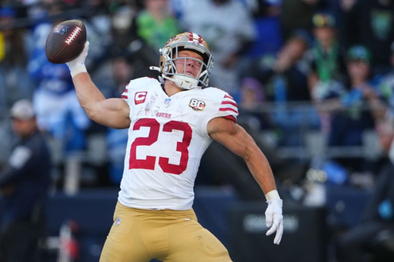 El running back Christian McCaffrey (23) de los 49ers de San Francisco tras anotar un touchdown ante los Seahawks de Seattle, el domingo 11 de octubre de 2026, en Seattle. (AP Foto/Lindsey Wasson)